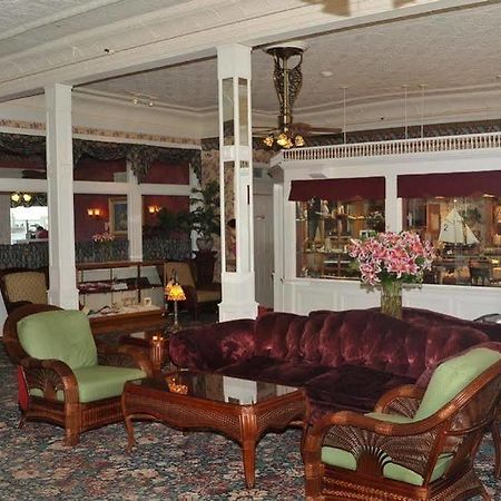 Chippewa Hotel Waterfront 매키낙 아일랜드 외부 사진