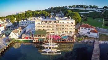 Chippewa Hotel Waterfront 매키낙 아일랜드 외부 사진