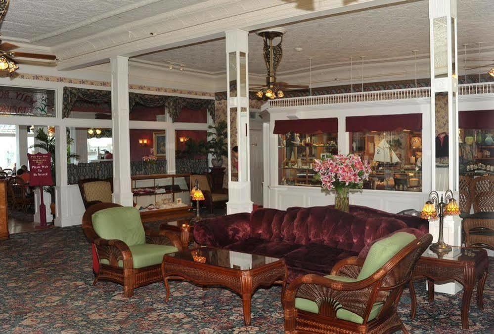 Chippewa Hotel Waterfront 매키낙 아일랜드 외부 사진