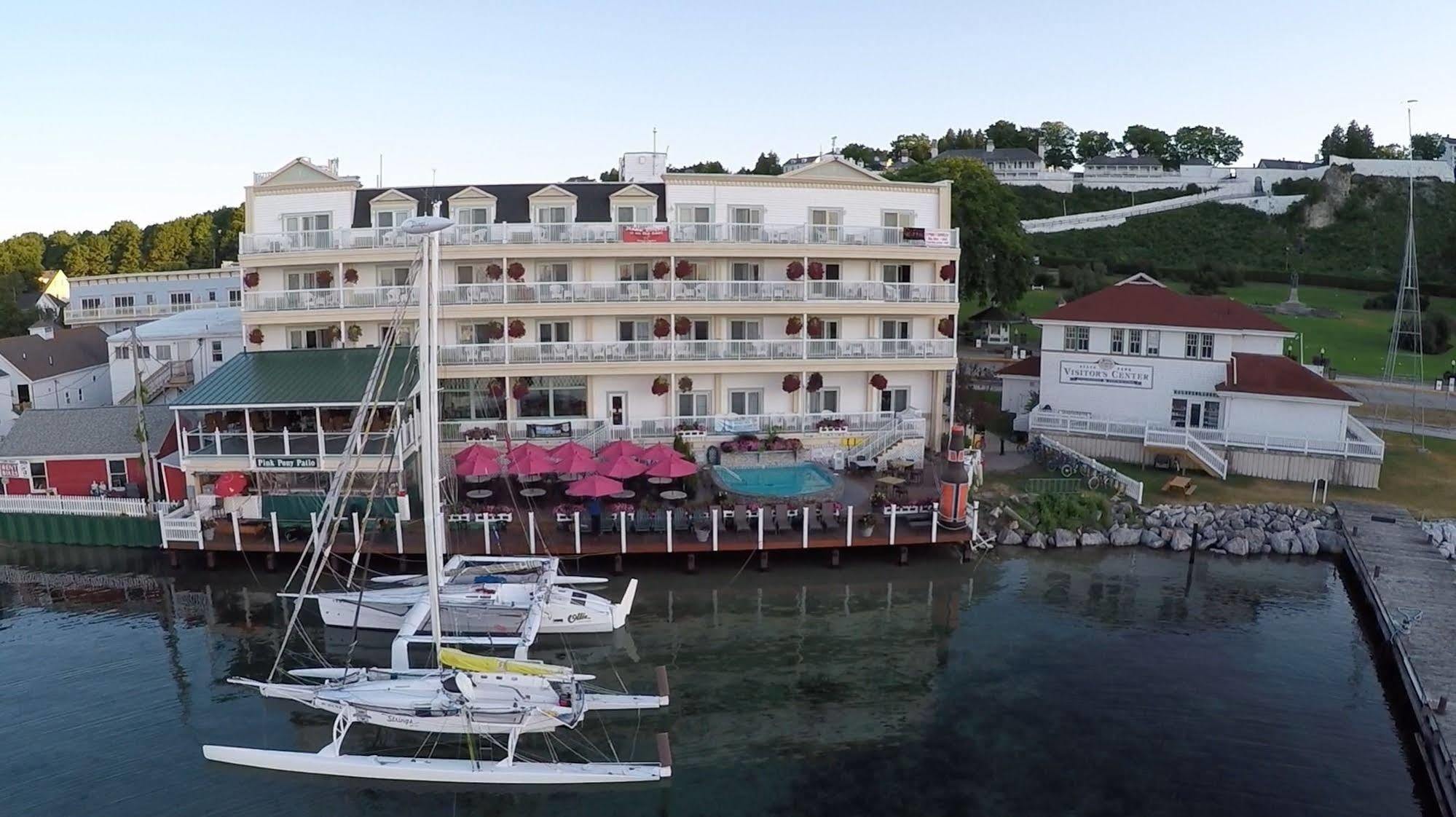 Chippewa Hotel Waterfront 매키낙 아일랜드 외부 사진